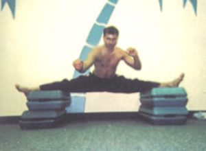 Adam Bobak, Kitchener, Ontario, in hanging split